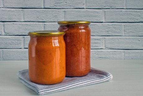 Аджика из помидор и кабачков на зиму — рецепты